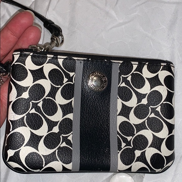 Authentic Vintage COACH bag w matching wristlet 🖤 - Picture 10 of 16